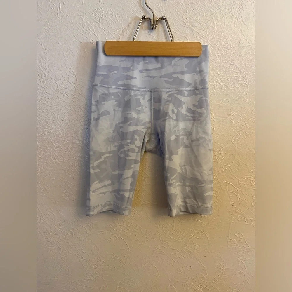 Lululemon wounder under shorts
